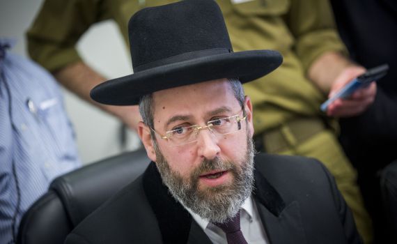 הרב דוד לאו לגדעון סער: עצור את קידום החוק