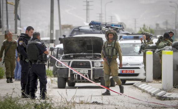 מחבלת דקרה חיילים במבוא דותן. ישראלי נפצע