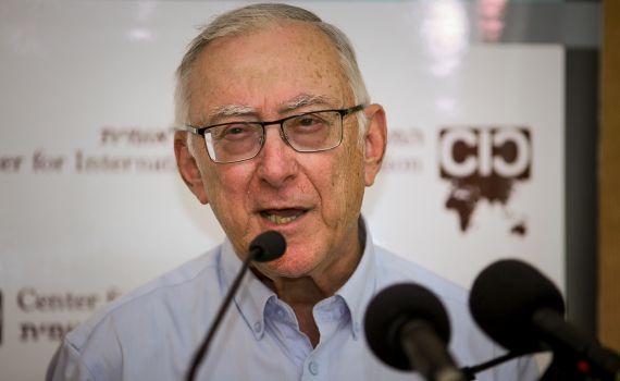 מה הבעיה של האנשים עם הקוד האתי? שזה בנט