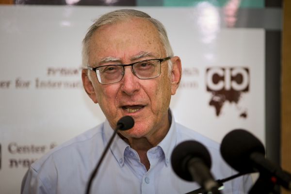 מה הבעיה של האנשים עם הקוד האתי? שזה בנט