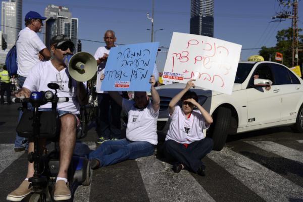 מחאת הנכים מתחדשת: צומת עזריאלי נחסם לתנועה