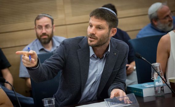 סמוטריץ': "אדם שלומד תורה משרת לא פחות מחייל"