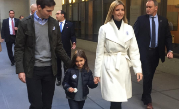 איוונקה טראמפ בדרך לבית משפט, בגלל זוג נעליים?