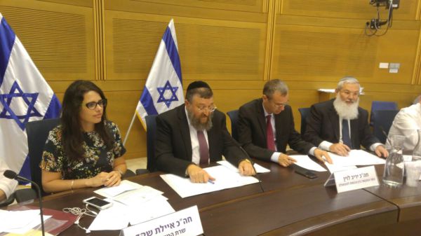 "מה שמתחולל בגזרת צו האלוף הוא ביזיון ושערורייה"