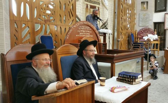 צפו: שידור חי מהאזכרה לרב מרדכי אליהו זצוק"ל