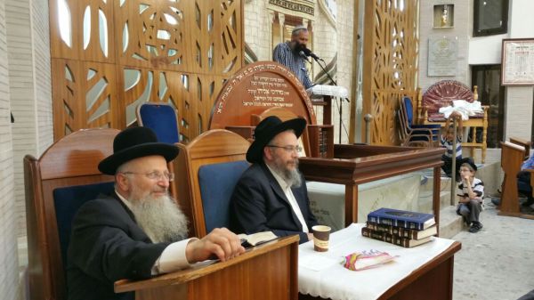 צפו: שידור חי מהאזכרה לרב מרדכי אליהו זצוק"ל