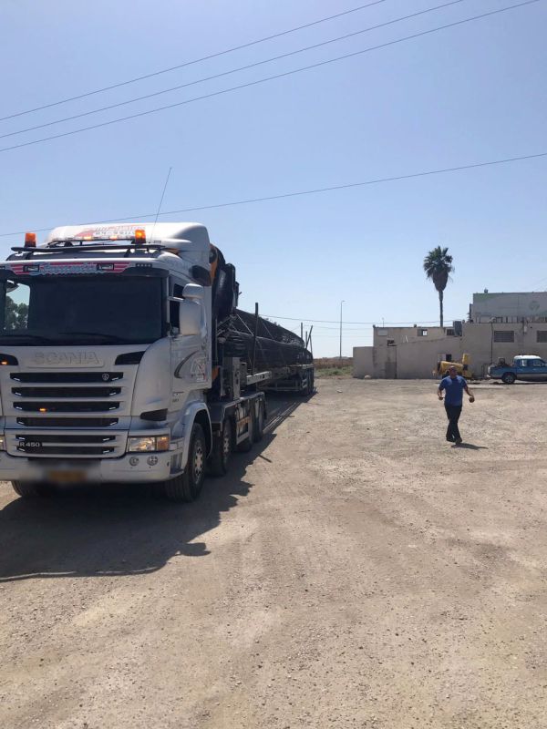 סכנת נפשות: משאית באורך 31 מטר בכביש 6. צפו