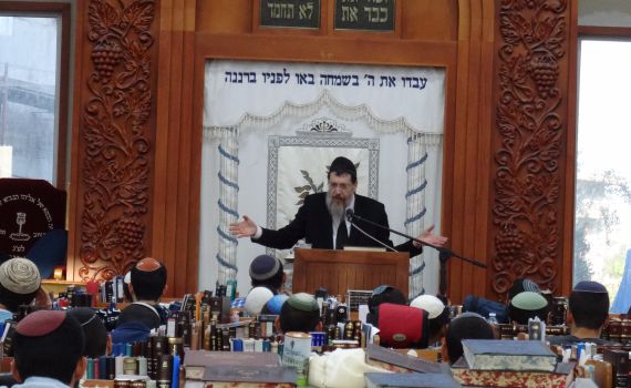 מה היה הרב קוק זצ"ל אומר במקום "חג שבועות עבר"?