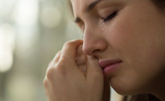 נחשף: למה באמת נשים בוכות יותר מגברים?