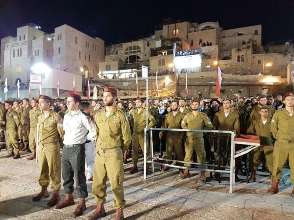יובל לשחרור י-ם: 30 צנחנים חרדים הושבעו בכותל