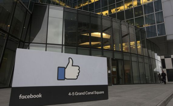 קיבל משרה בחברת פייסבוק ומאז חייו הפכו לסיוט