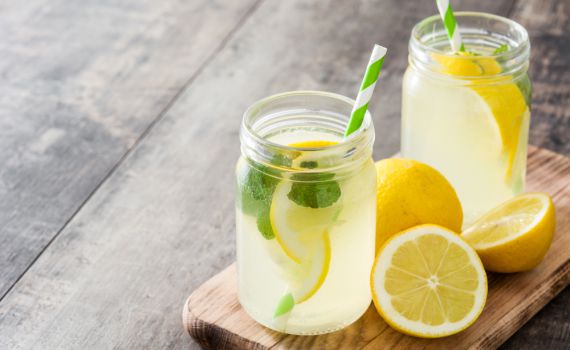 אחת ולתמיד: זו הדרך המדויקת להכין לימונדה