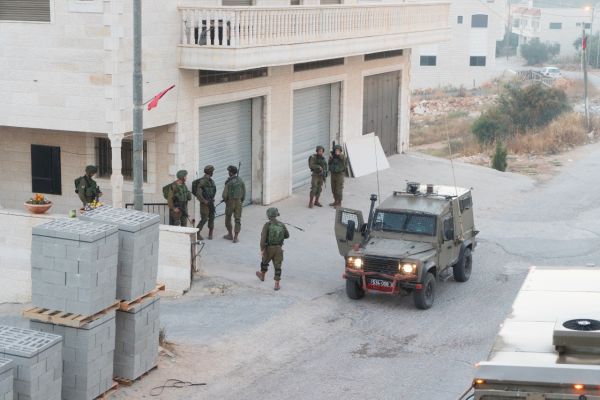 צה"ל פועל בכפר המחבלים; בוטלו הקלו לפלסטינים