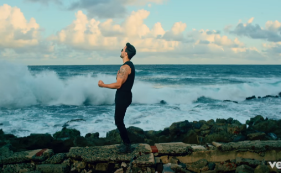 בגלל המילים: הלהיט הכי מושמע נאסר לשמיעה