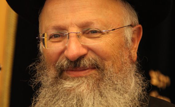 צפו: הרב שמואל אליהו עם הלכות בין המצרים