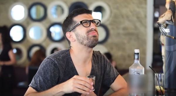 מכיר את ויקפדיה? חנן בן ארי בחידון משעשע על הבר