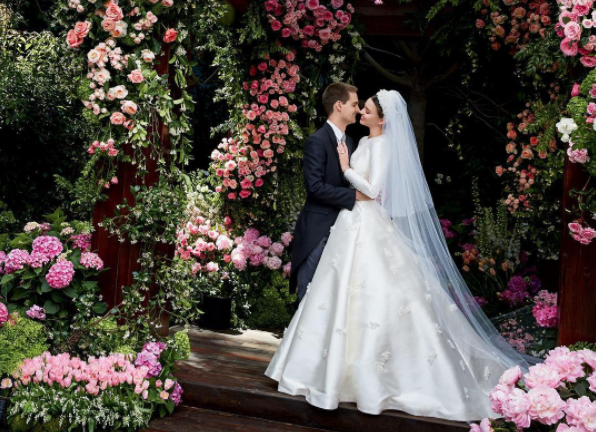 שברה את הרשת: הדוגמנית שבחרה בשמלת כלה צנועה