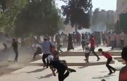 עשרות פצועים בהר הבית; אבנים גם בכותל. צפו