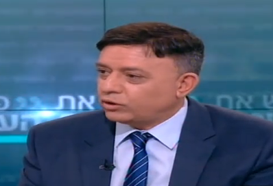 צפו: גבאי שוב 'הותקל' בעימות בשידור חי