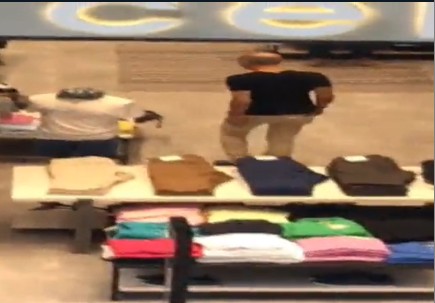 צפו: זה מה שאולמרט עשה מיד לאחר שחרורו מהכלא