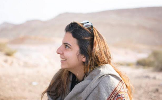 לא, אני לא דתל"שית, סך הכל המרתי את החצאית במכנסיים