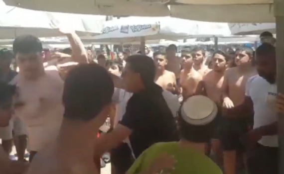 צפו: קטטה המונית בימית 2000