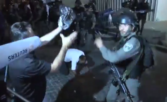 צפו: עימותים קשים בין כוחות הבטחון למתפרעים מוסלמים