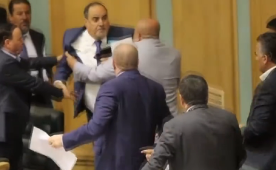 בגלל העסקה עם ישראל: מכות בפרלמנט הירדני. צפו