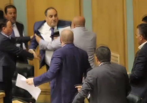 בגלל העסקה עם ישראל: מכות בפרלמנט הירדני. צפו