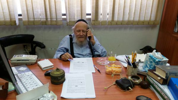 הנשיא התקשר לאחל מזל טוב לרב שטיינזלץ. האזינו