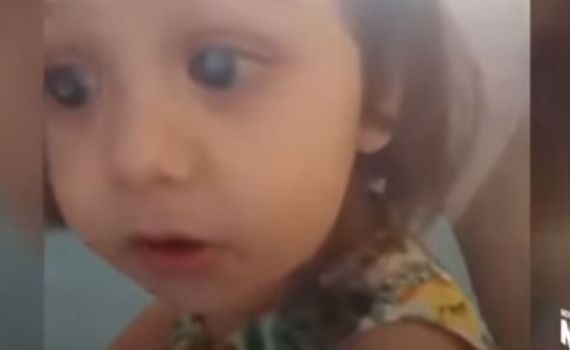 צפו בסרטון המרגש: בת השנתיים רואה לראשונה את אמה