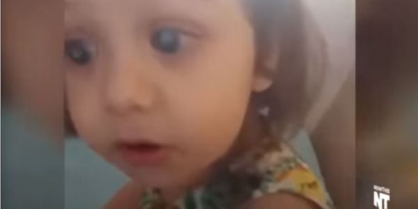 צפו בסרטון המרגש: בת השנתיים רואה לראשונה את אמה