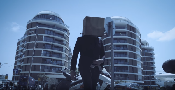 צפו: האמן שלא מתבייש שיש לו הפרעות קשב וריכוז