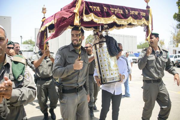 בתוך השלושים: הכנסת ספר התורה לבסיס של הדס מלכא הי"ד