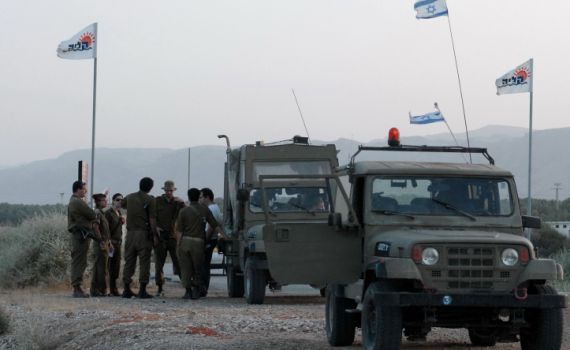 לוחמים מיחידה מובחרת הרסו ג'יפ צבאי