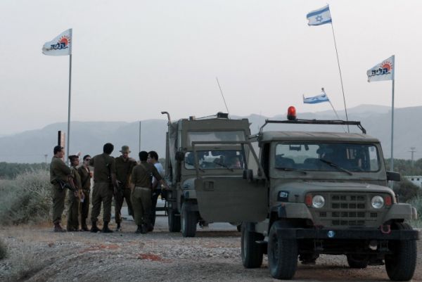 לוחמים מיחידה מובחרת הרסו ג'יפ צבאי