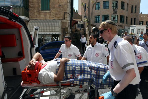 נתקעה חצי שעה במעלית וחולצה על סף עילפון