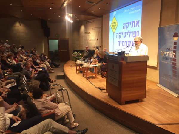 הרב שרלו נגד הקוד האתי: רבנים לא מנצלים את כוחם?