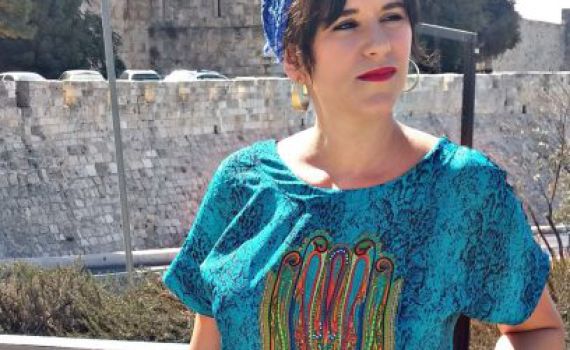 "לך לעזאזל": אמילי עמרוסי התפוצצה על גולש שהגיב