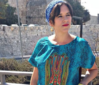 "לך לעזאזל": אמילי עמרוסי התפוצצה על גולש שהגיב