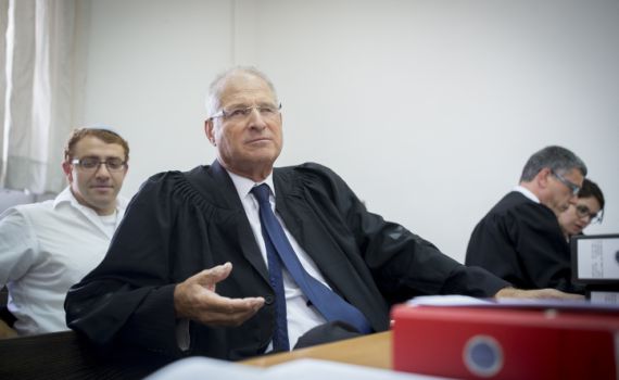 המקורב לנתניהו שנחקר- עורך דינו וקרוב משפחתו