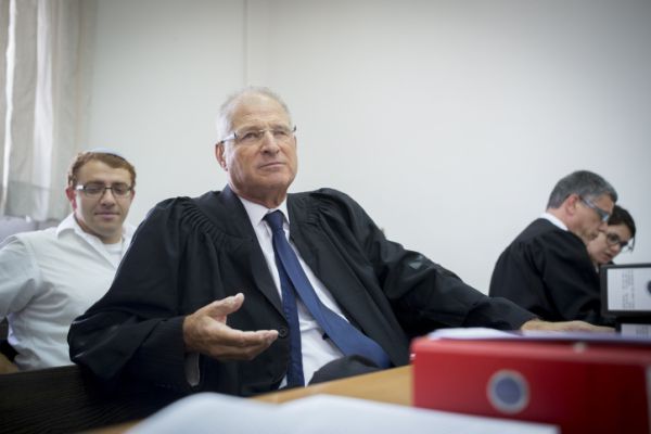 המקורב לנתניהו שנחקר- עורך דינו וקרוב משפחתו