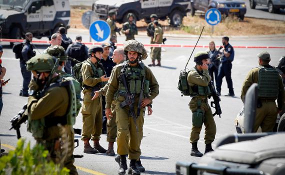 פיגוע דריסה ליד קריית ארבע: שני חיילים נפצעו