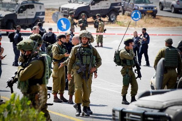 פיגוע דריסה ליד קריית ארבע: שני חיילים נפצעו