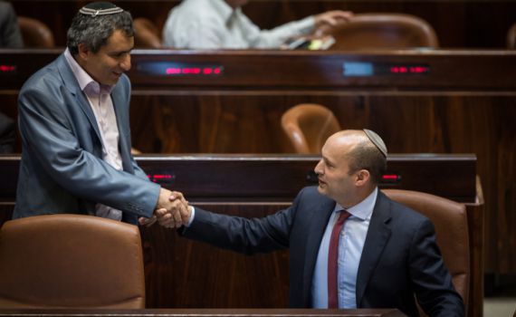 בזמן שנתניהו זועם: הפשרה של נפתלי בנט וזאב אלקין