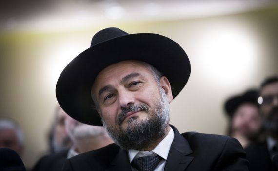 "אמצי כלבי פרא": אבוטבול בעקיצה לשרה נתניהו