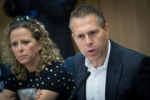 ארדן על התדרוכים של נתניהו: "אני כבר ילד גדול"