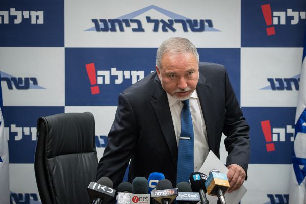 יעלון על ליברמן: "עכשיו הוא שר בטחון, שיכבוש את עזה"