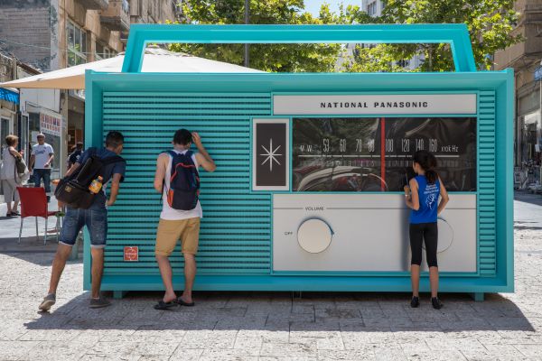 מה פשר הרדיו הענק שהוצב במרכז ירושלים?