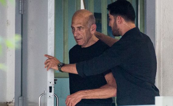 תקרית לא נעימה לאהוד אולמרט בשדה התעופה